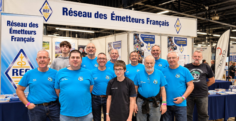 Photo de groupe au stand du REF